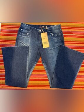 dark blue A-Jeans with heart buttons